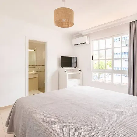 Apartamento Beachfront Views Ac Parking Quiet 2 Bed 2 Bath New Puerto de Santiago (Tenerife)