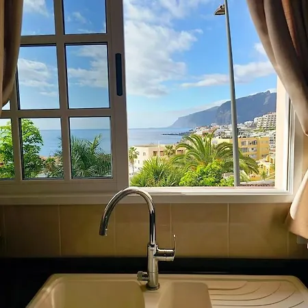 Beachfront Views Ac Parking Quiet 2 Bed 2 Bath New Apartamento Puerto de Santiago (Tenerife)